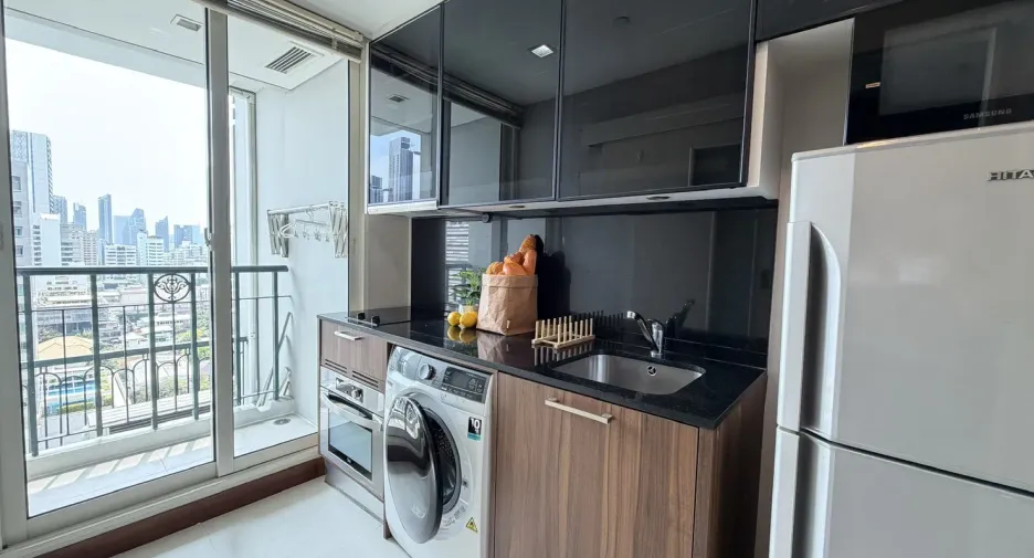 Condo en venta y en alquiler de estudio en Watthana, Bangkok