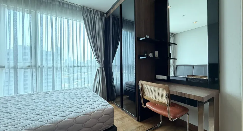 Condo en venta y en alquiler de estudio en Watthana, Bangkok