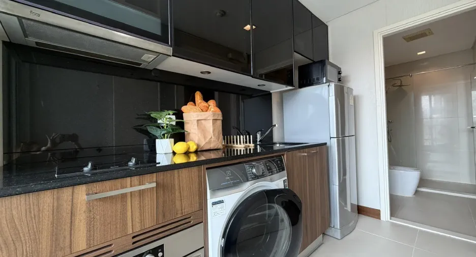 Condo en venta y en alquiler de estudio en Watthana, Bangkok