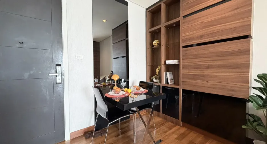 Condo en venta y en alquiler de estudio en Watthana, Bangkok