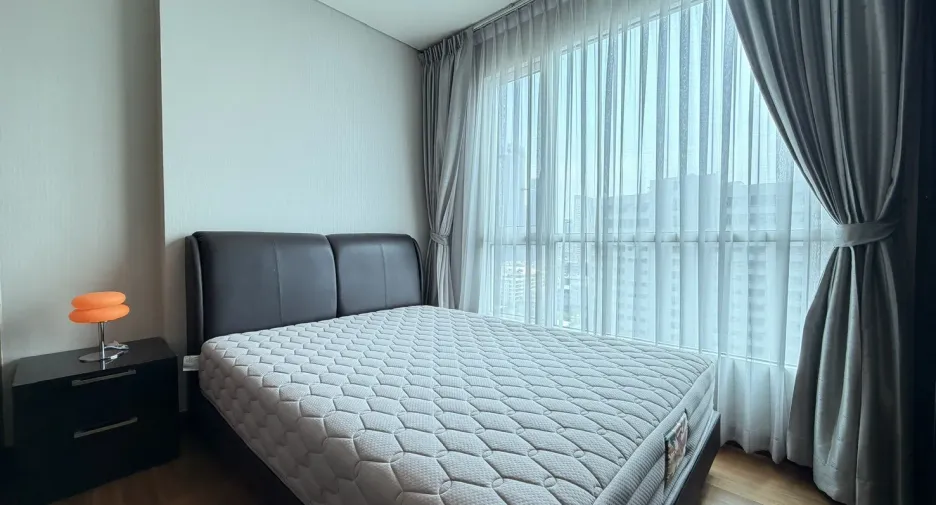 Condo en venta y en alquiler de estudio en Watthana, Bangkok