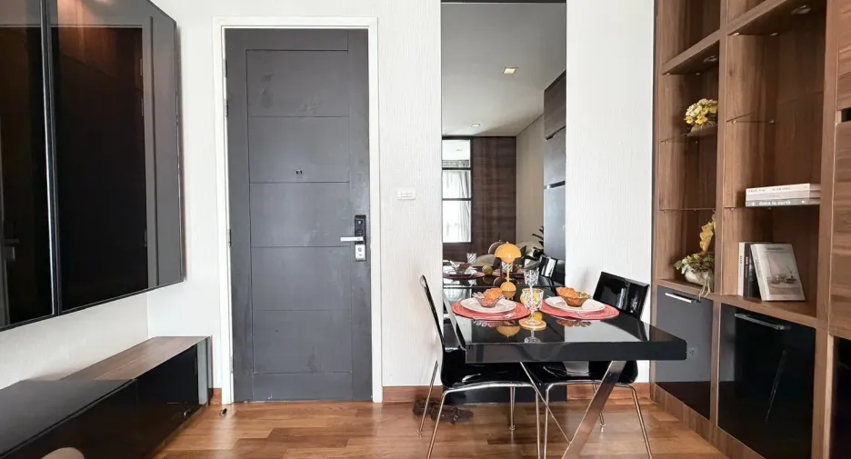 Condo en venta y en alquiler de estudio en Watthana, Bangkok
