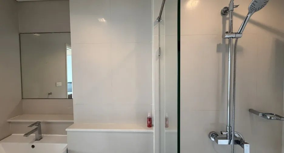Condo en venta y en alquiler de estudio en Watthana, Bangkok