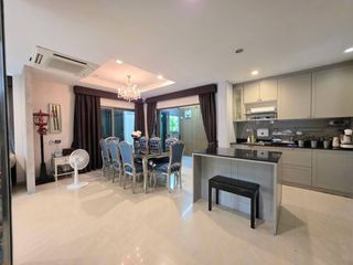 Casa en alquiler de 4 habitaciones en Sai Mai, Bangkok
