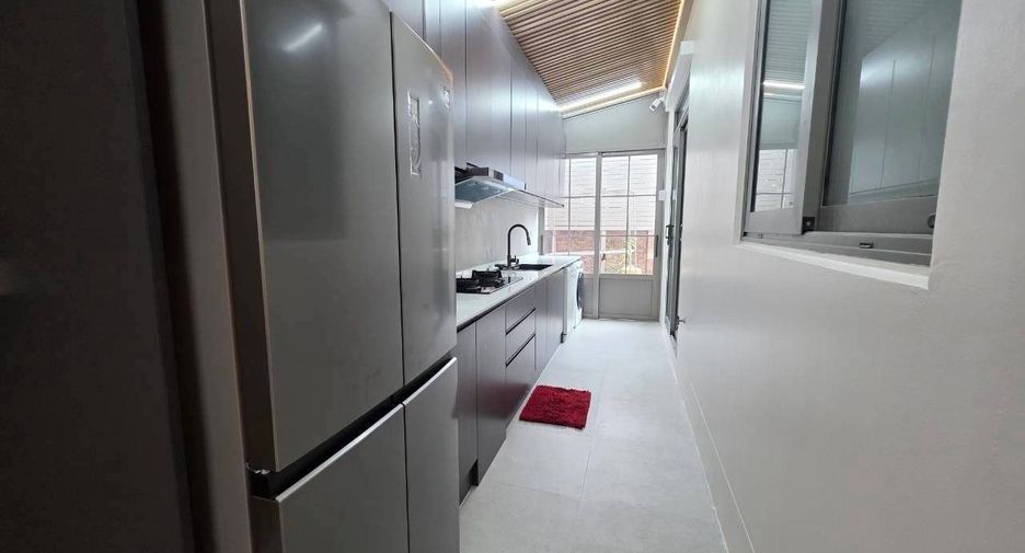 Casa en alquiler de 4 habitaciones en Sai Mai, Bangkok