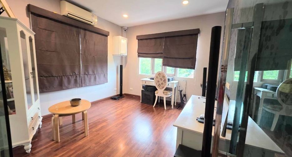 Casa en alquiler de 4 habitaciones en Sai Mai, Bangkok