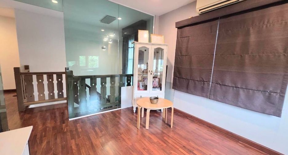 Casa en alquiler de 4 habitaciones en Sai Mai, Bangkok