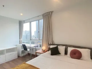 For rent 2 bedrooms condo in Thon Buri, Bangkok