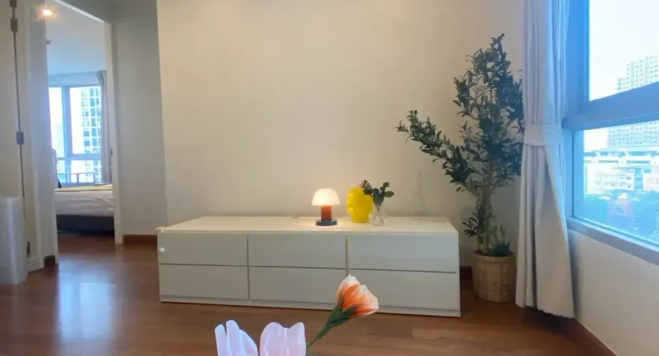 For rent 2 bedrooms condo in Thon Buri, Bangkok