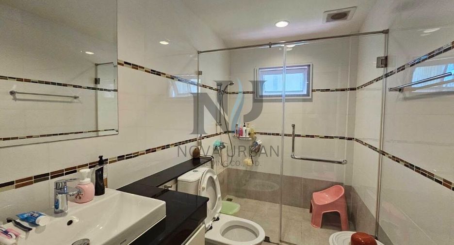 For sale 4 ベッドルーム house in Bang Lamung, Chonburi