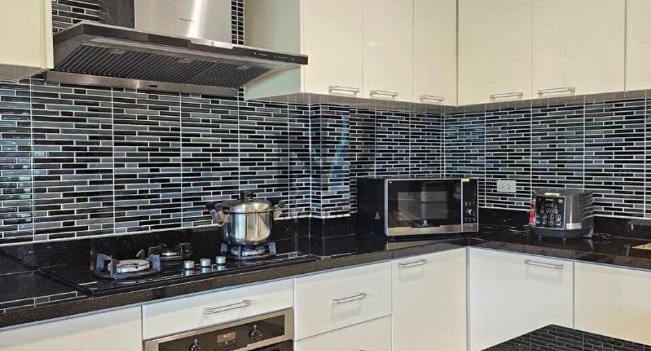 For sale 4 ベッドルーム house in Bang Lamung, Chonburi