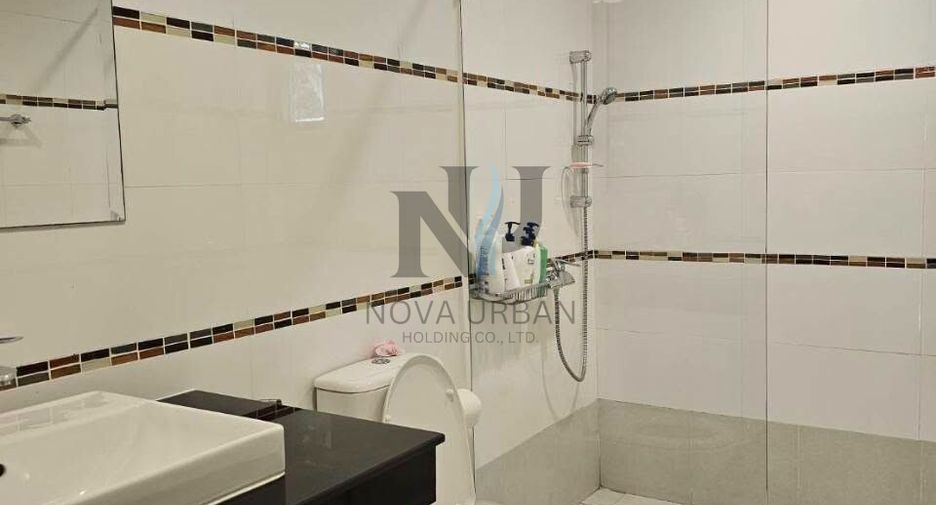 For sale 4 ベッドルーム house in Bang Lamung, Chonburi