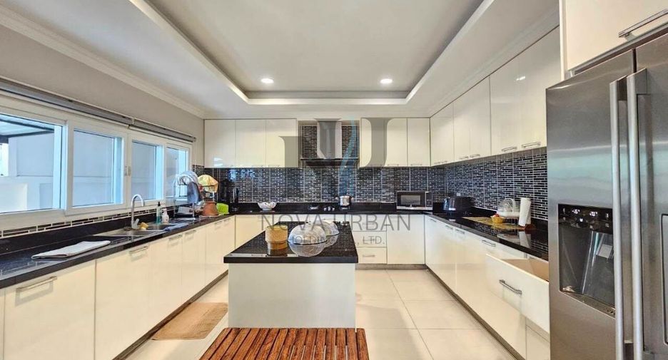 For sale 4 ベッドルーム house in Bang Lamung, Chonburi