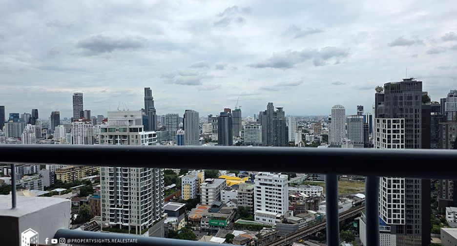For sale 1 bed condo in Khlong Toei, Bangkok