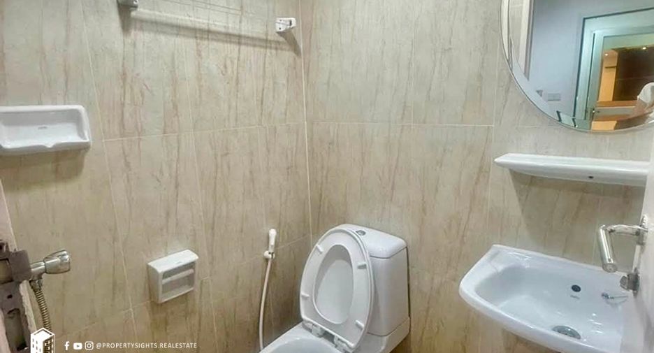 For rent 3 bedrooms condo in Pathum Wan, Bangkok