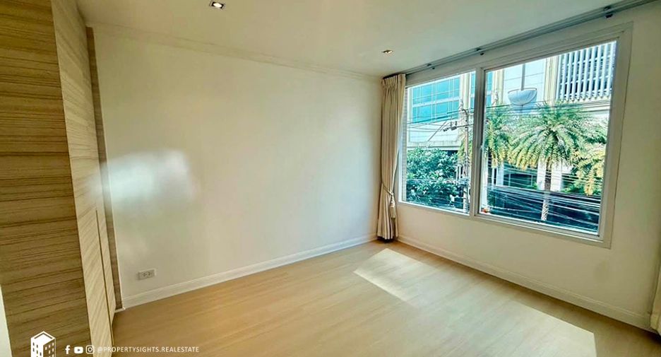 For rent 3 bedrooms condo in Pathum Wan, Bangkok