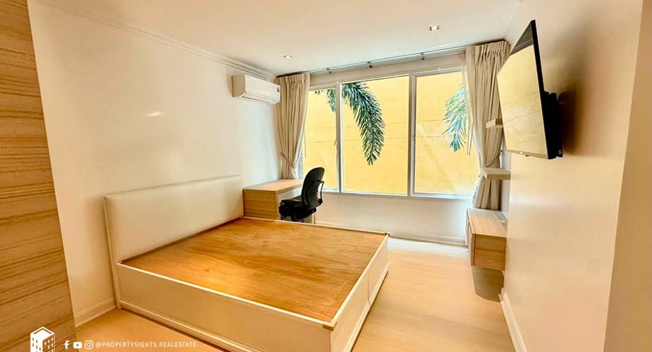 For rent 3 bedrooms condo in Pathum Wan, Bangkok