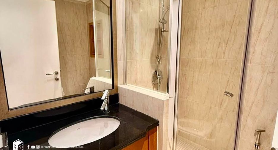 For rent 3 bedrooms condo in Pathum Wan, Bangkok