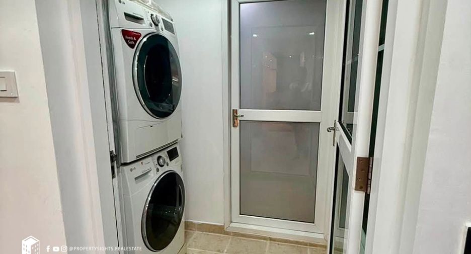 For rent 3 bedrooms condo in Pathum Wan, Bangkok