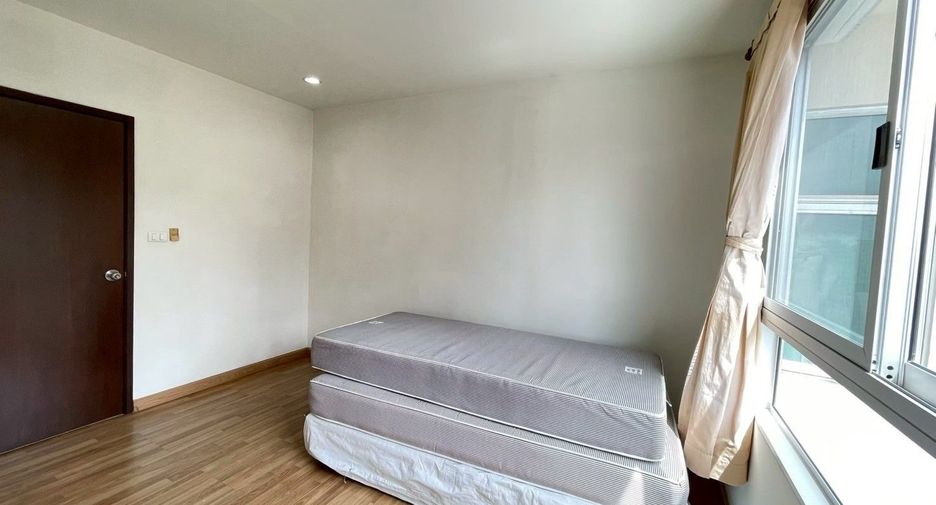 À louer 3 chambres appartement à Khlong Toei, Bangkok