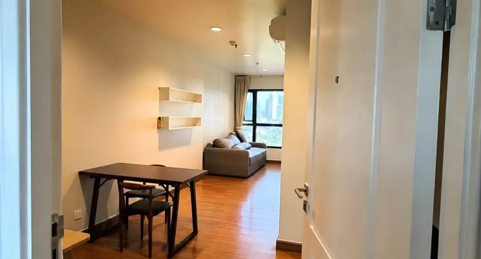 For rent 1 bed condo in Phaya Thai, Bangkok