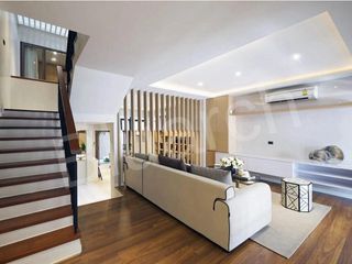 Reihenhaus zur Miete mit 5 Zimmer in Khlong Toei, Bangkok