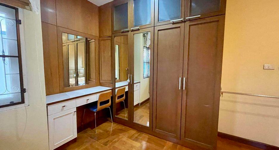 For rent 3 bedrooms house in Mueang Chiang Mai, Chiang Mai