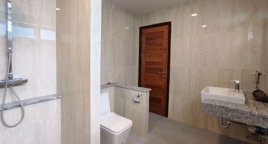 For rent 4 bedrooms house in Mueang Chiang Mai, Chiang Mai