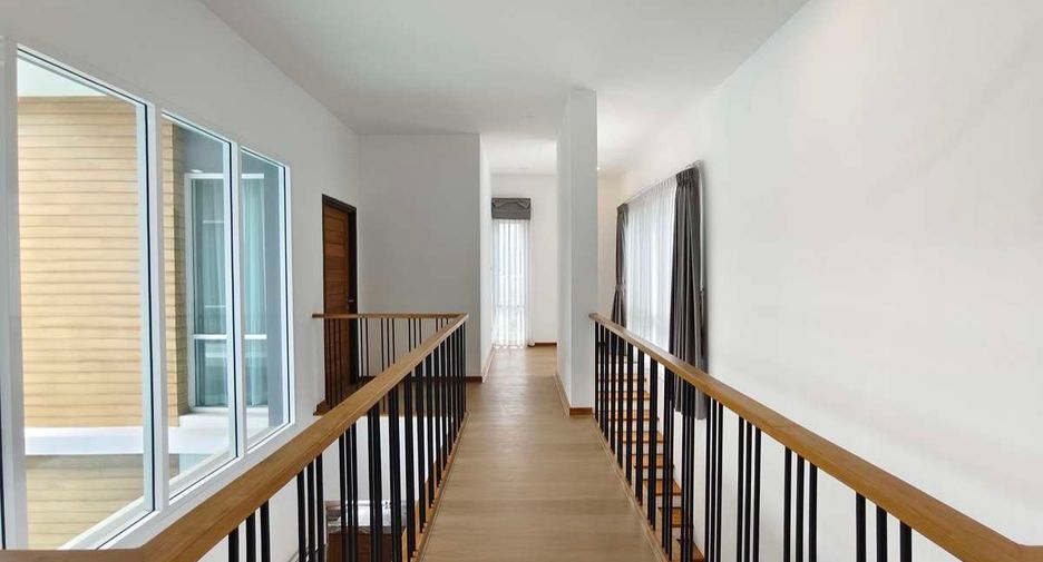 For rent 4 bedrooms house in Mueang Chiang Mai, Chiang Mai