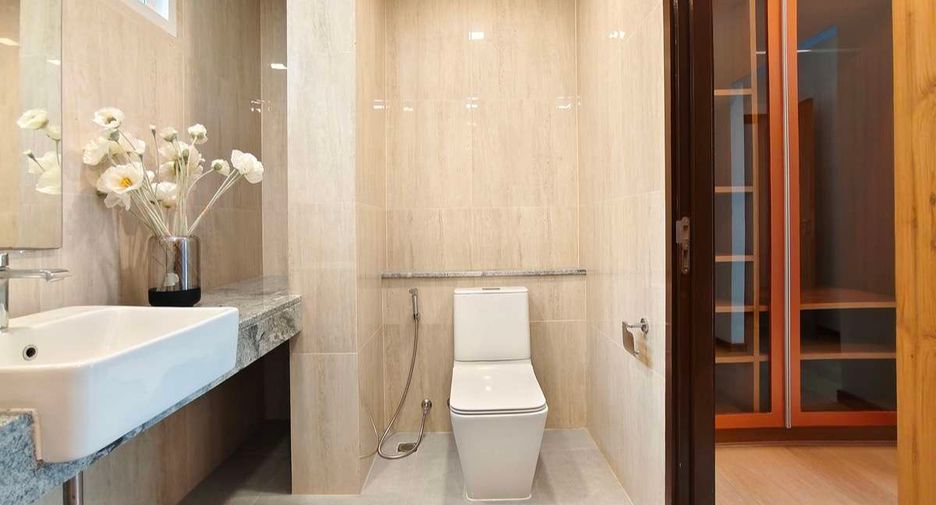 For rent 4 bedrooms house in Mueang Chiang Mai, Chiang Mai