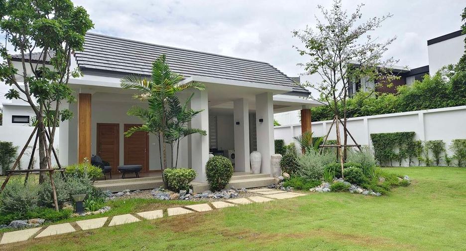 For rent 4 bedrooms house in Mueang Chiang Mai, Chiang Mai