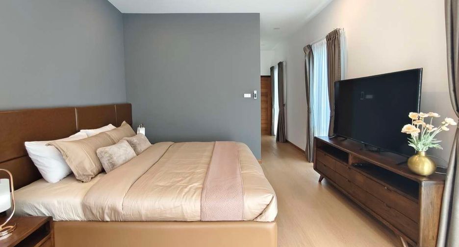 For rent 4 bedrooms house in Mueang Chiang Mai, Chiang Mai