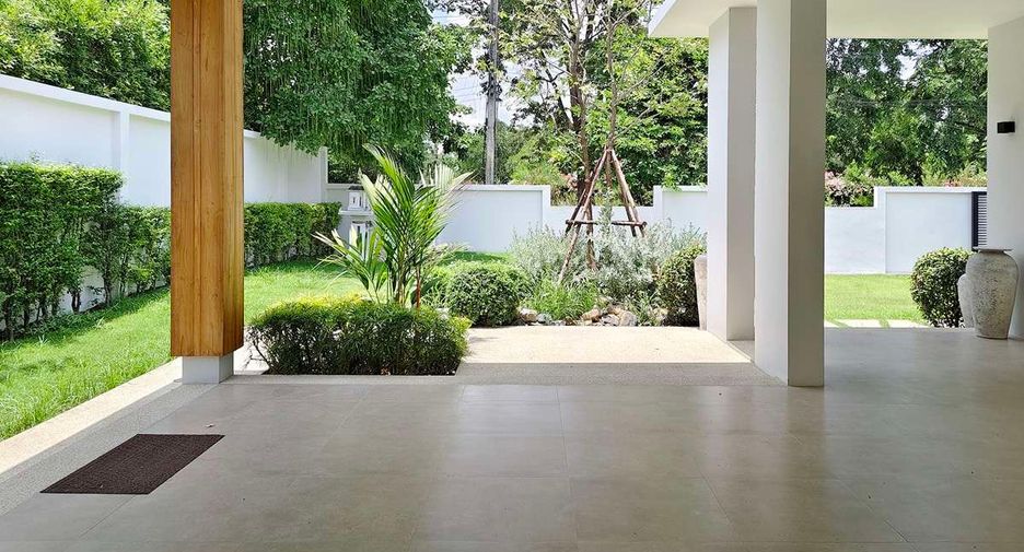 For rent 4 bedrooms house in Mueang Chiang Mai, Chiang Mai