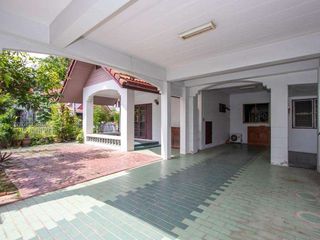 For rent 4 bedrooms house in Mueang Chiang Mai, Chiang Mai