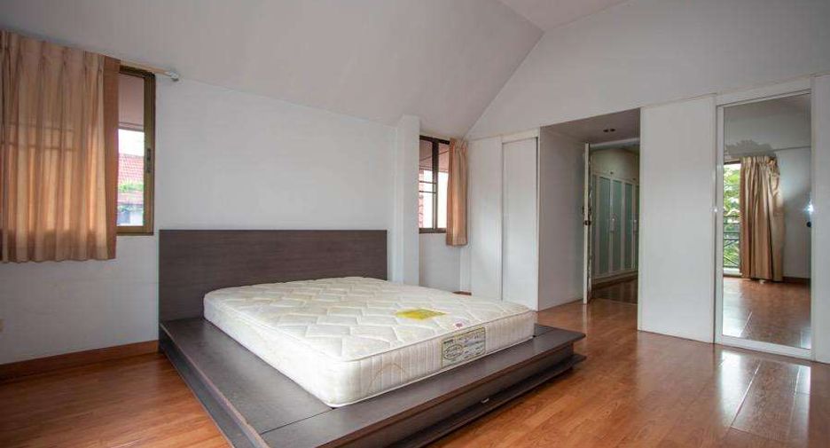 For rent 4 bedrooms house in Mueang Chiang Mai, Chiang Mai