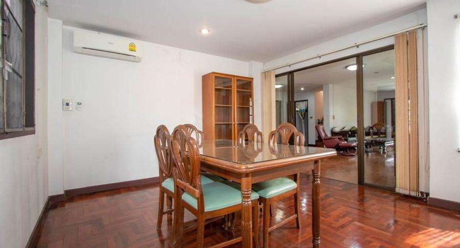 For rent 4 bedrooms house in Mueang Chiang Mai, Chiang Mai