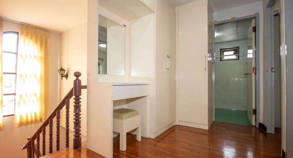 For rent 4 bedrooms house in Mueang Chiang Mai, Chiang Mai