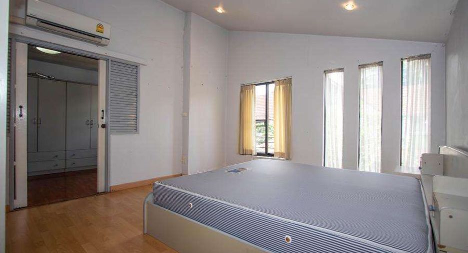 For rent 4 bedrooms house in Mueang Chiang Mai, Chiang Mai