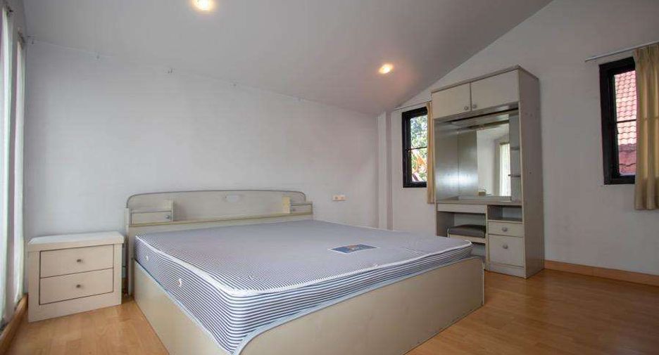 For rent 4 bedrooms house in Mueang Chiang Mai, Chiang Mai