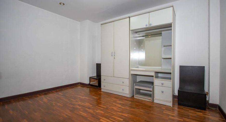 For rent 4 bedrooms house in Mueang Chiang Mai, Chiang Mai