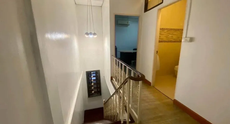 For rent 4 bedrooms house in Bang Khun Thian, Bangkok
