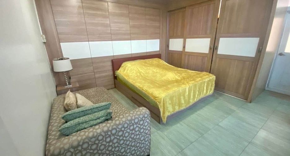 For rent 4 bedrooms house in Bang Khun Thian, Bangkok