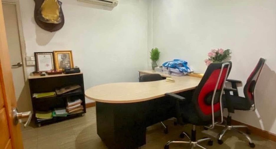 For rent 4 bedrooms house in Bang Khun Thian, Bangkok