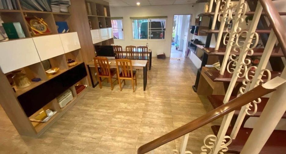 For rent 4 bedrooms house in Bang Khun Thian, Bangkok