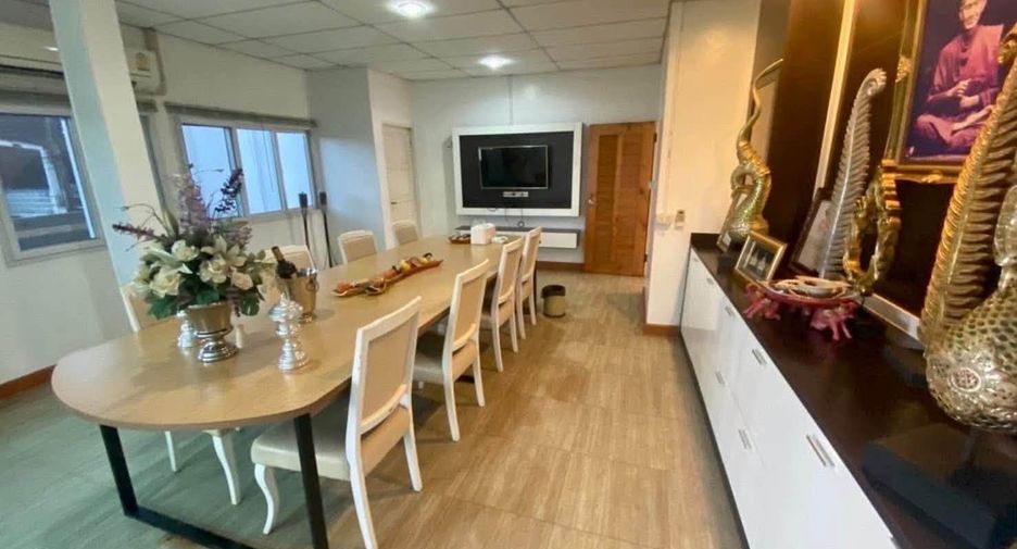 For rent 4 bedrooms house in Bang Khun Thian, Bangkok