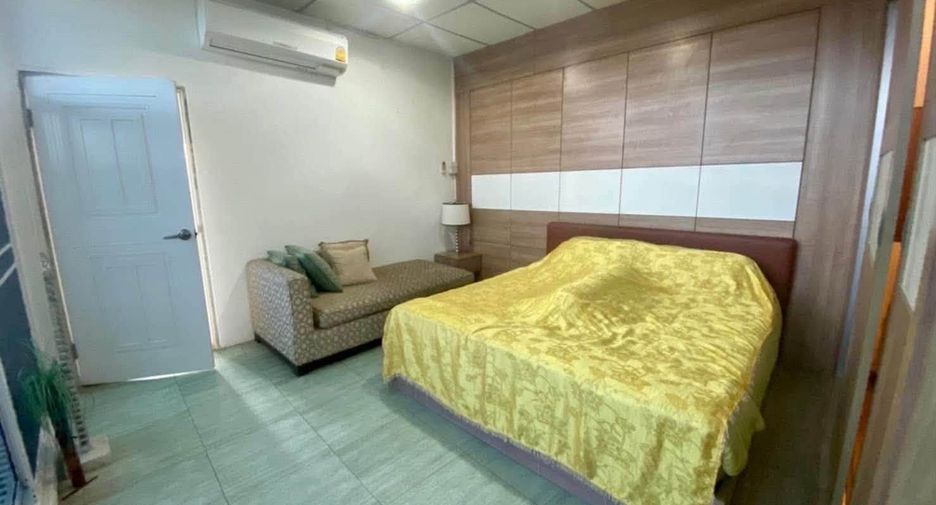 For rent 4 bedrooms house in Bang Khun Thian, Bangkok