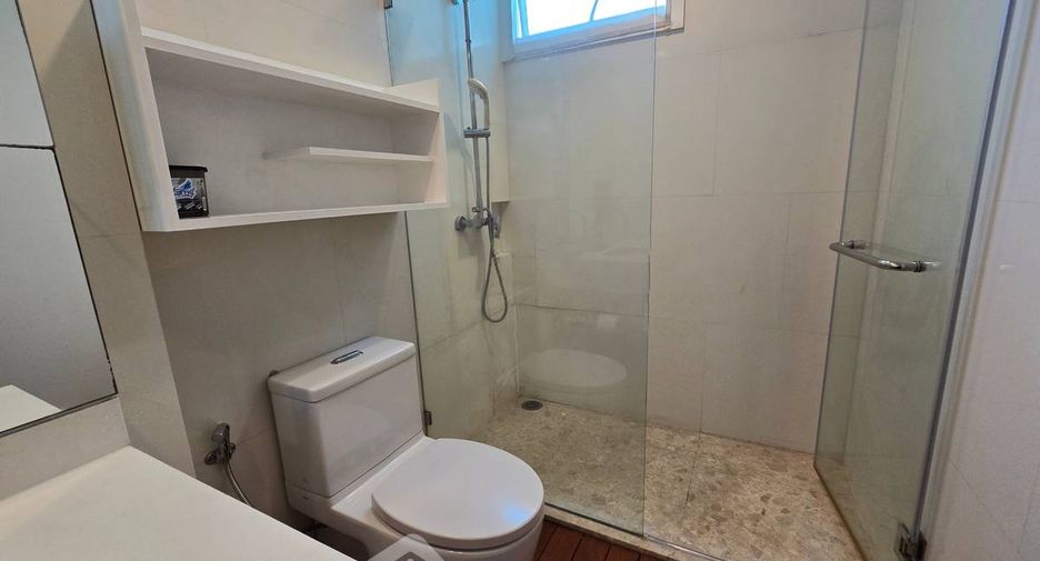 For rent and for sale 1 bed condo in Watthana, Bangkok