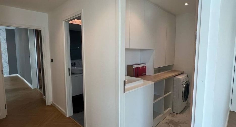 For sale 3 bedrooms condo in Khlong Toei, Bangkok