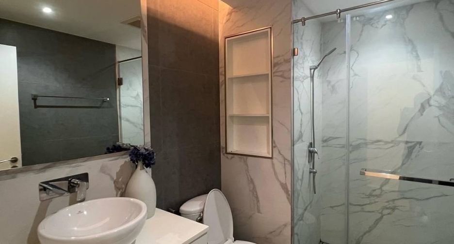 For sale 3 bedrooms condo in Khlong Toei, Bangkok