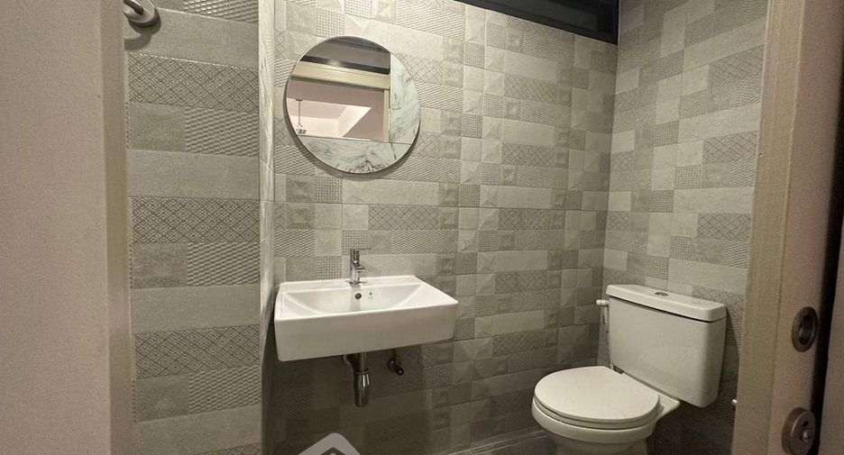 For rent 3 ベッドルーム condo in Phra Khanong, Bangkok